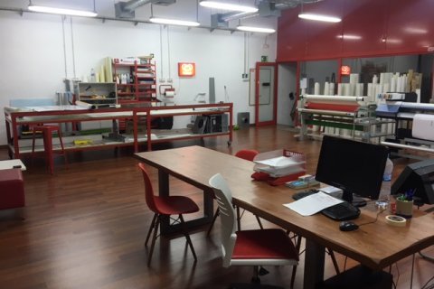 Instalaciones Rótulos Irla, zona de diseño y confección de productos