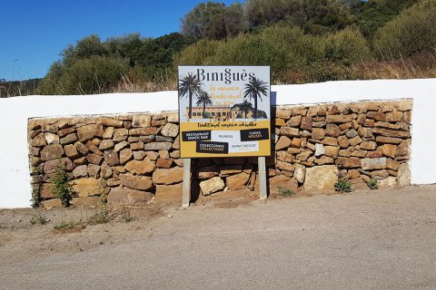 Cartel señalizador de Binissuès.