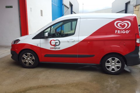 Rotulación en furgoneta de la empresa Cor Gelat Frigo.