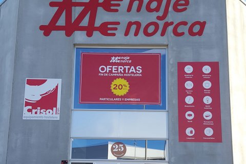 Fachada de Menaje Menorca con rotulaciones e impresiones publicitarias y sus servicios.